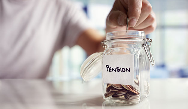 Expat saving for pension
