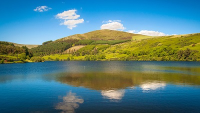 Wide shot of Injebreck Reservoir