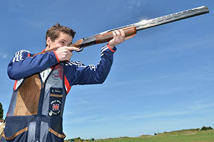 Tim Kneale preparing to take a shot, RL360 sponsored shooter