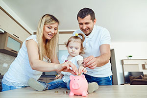 Family saving in a piggy bank